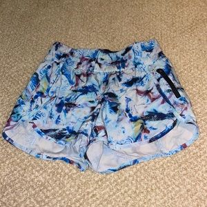 Lululemon Multicolor patterned speed up 4” shorts size 4